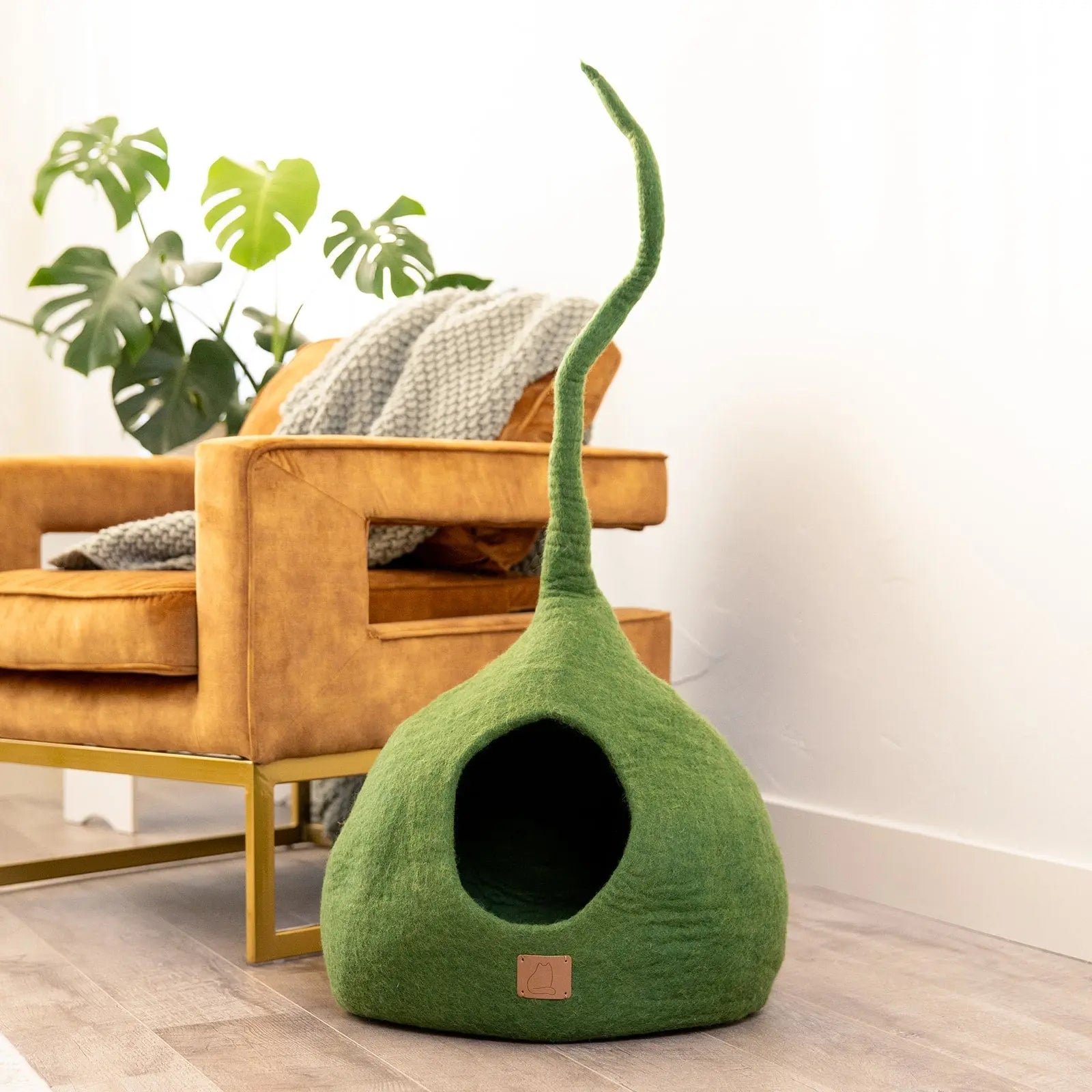 Deluxe Handcrafted Felt Cat Cave With Tail - Spacious & Stylish Beige Tethys