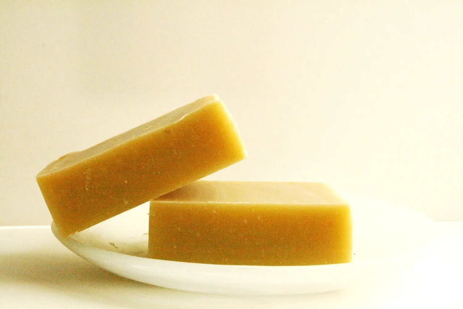 Coconut Silk Conditioning Shampoo Bar Maroon Oliver