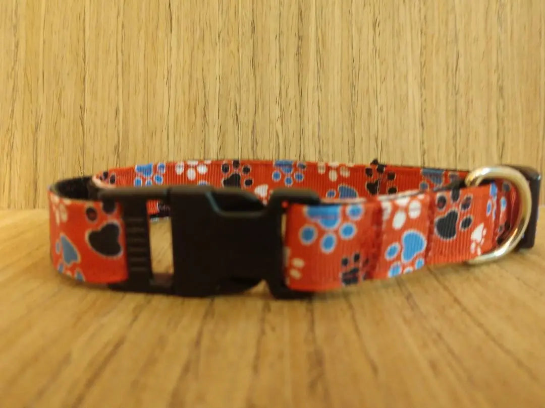 Collar/ Small/ Red & White & Blue & Black Paw Prints Green Thalassa